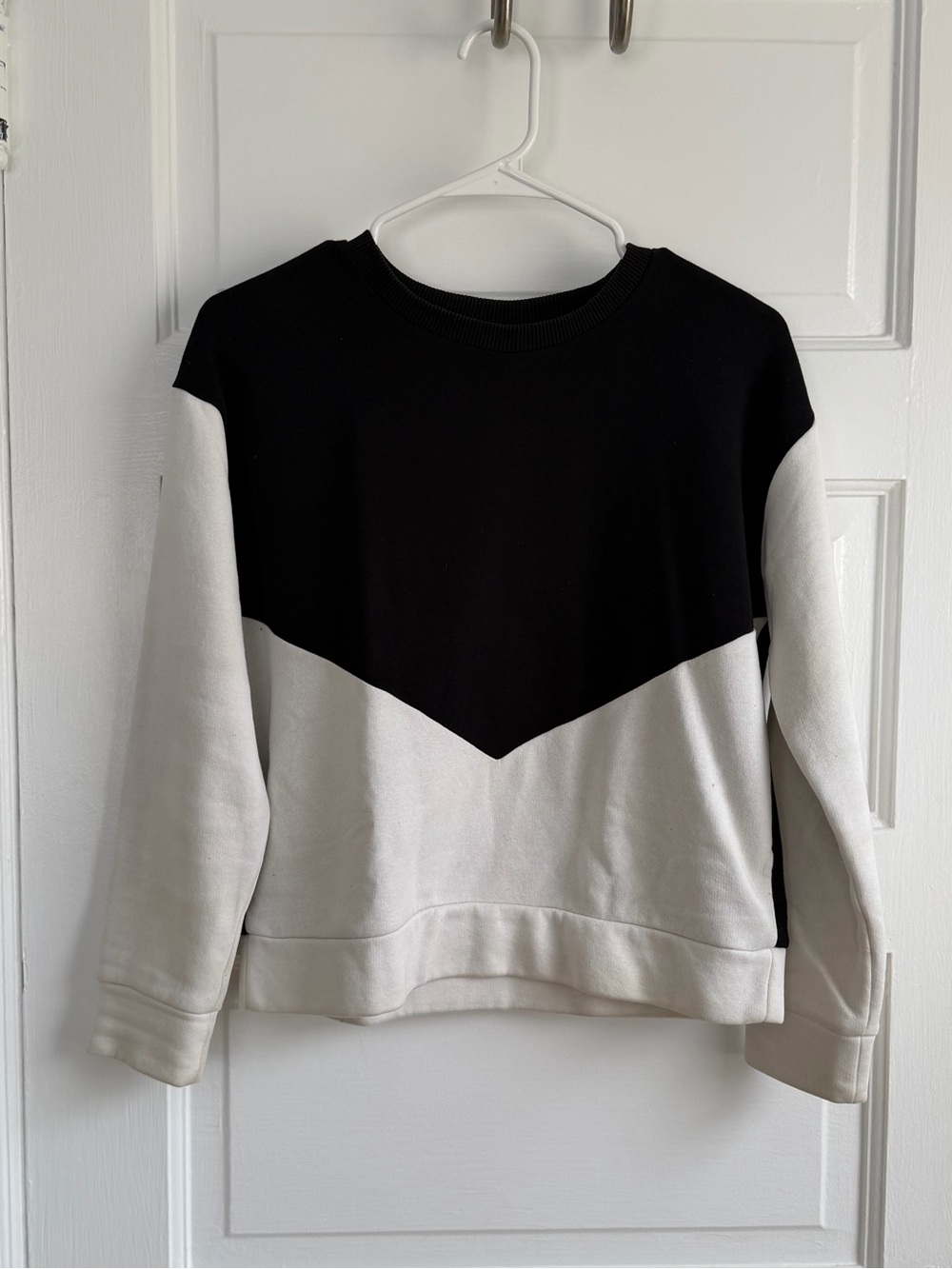 Topshop PETITE Black and White Chevron Crewneck Sweatshirt
